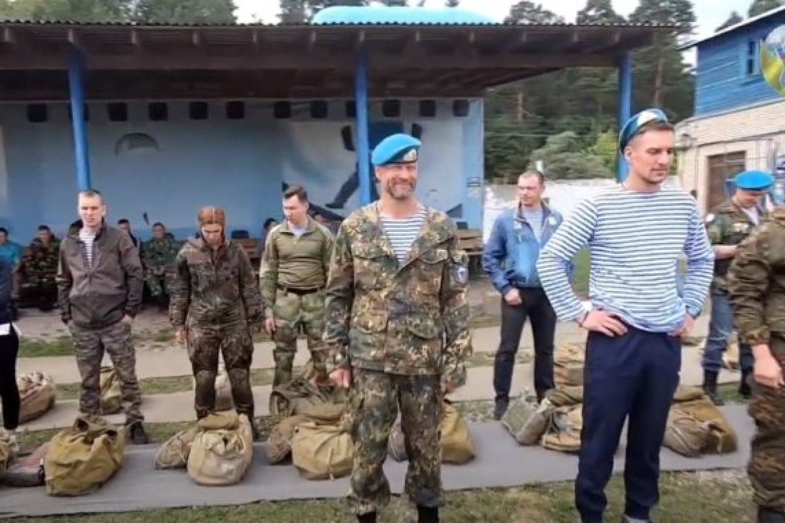 Мечту о небе помогли осуществить ветераны-десантники