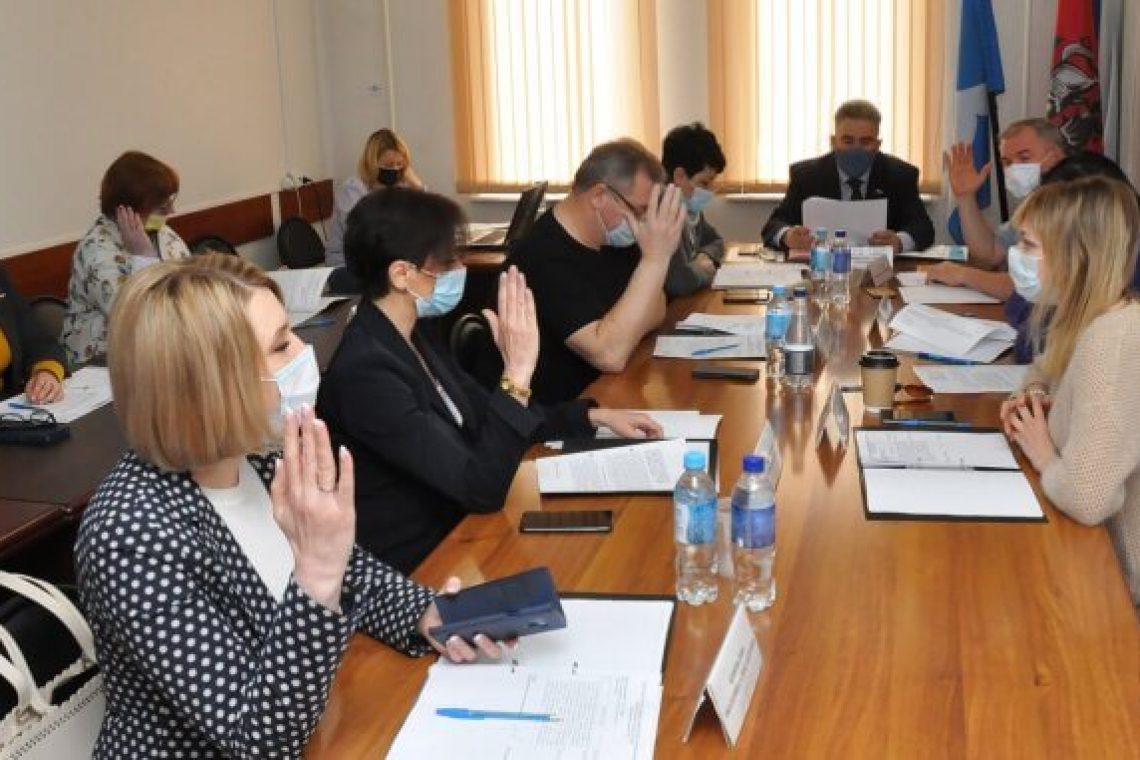 Саженцы клёна красного и рябины высадят в Богородском