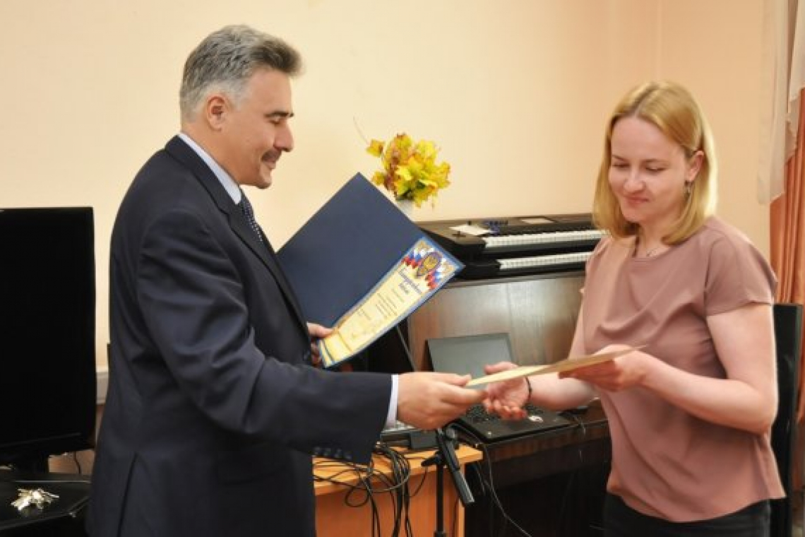 Сотрудников соцзащиты поздравил Константин Воловик