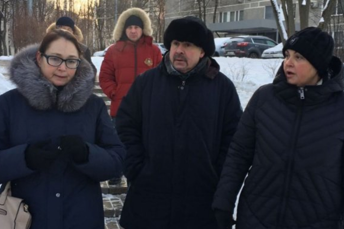 Проблемы уборки территории затронули во время субботнего обхода депутаты Богородского