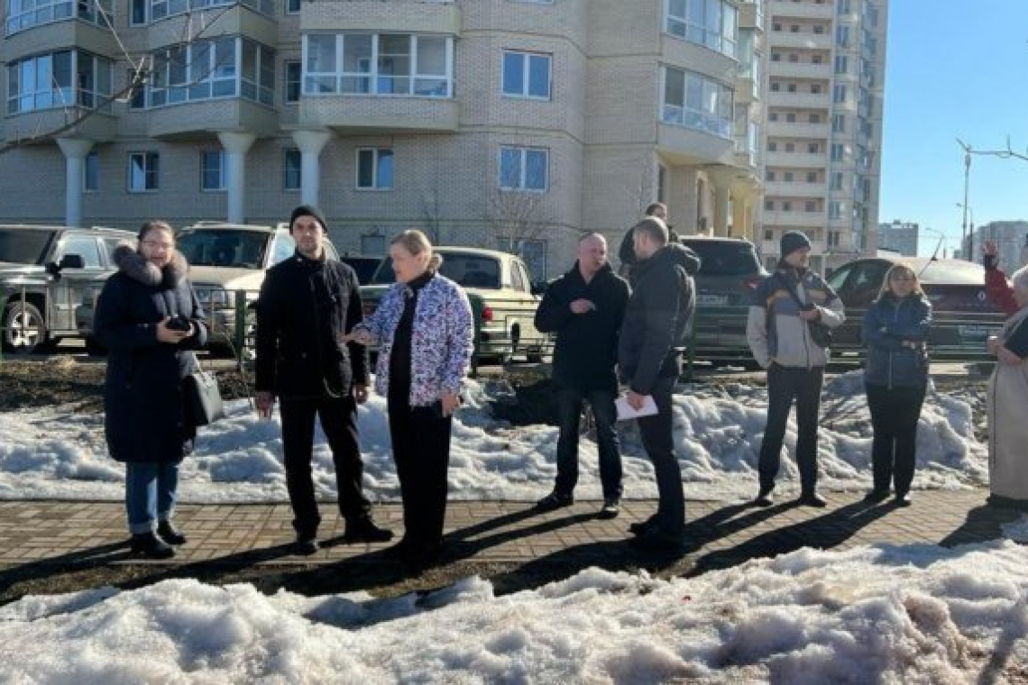 Жители дома с Краснобогатырской пообщались с депутатами Богородского