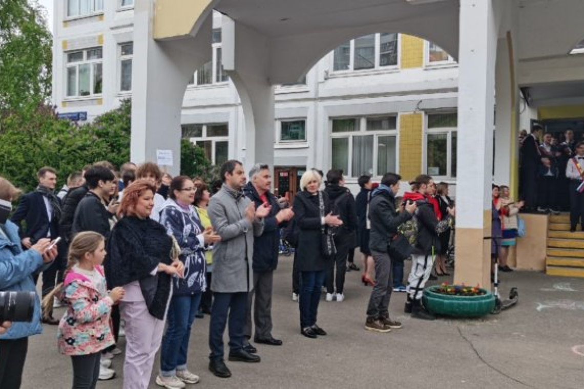 Удачи на экзаменах выпускникам Богородского пожелали муниципальные депутаты