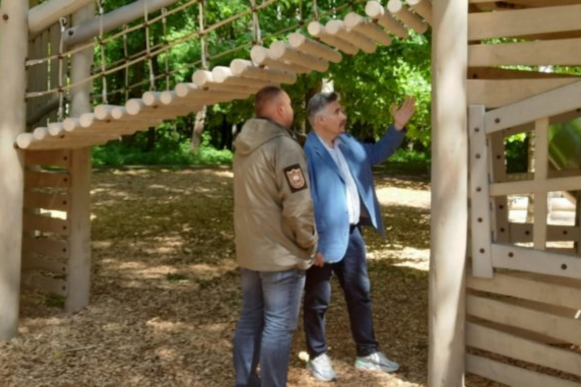 Итоги благоустройства детской площадки в Лосином острове подвели в Богородском