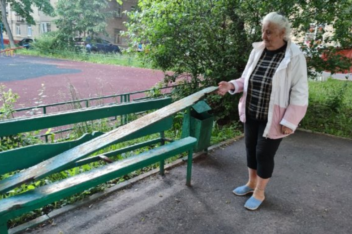 Жалобы жителей даже во время праздника принимала депутат МО Богородское Анна Иванова