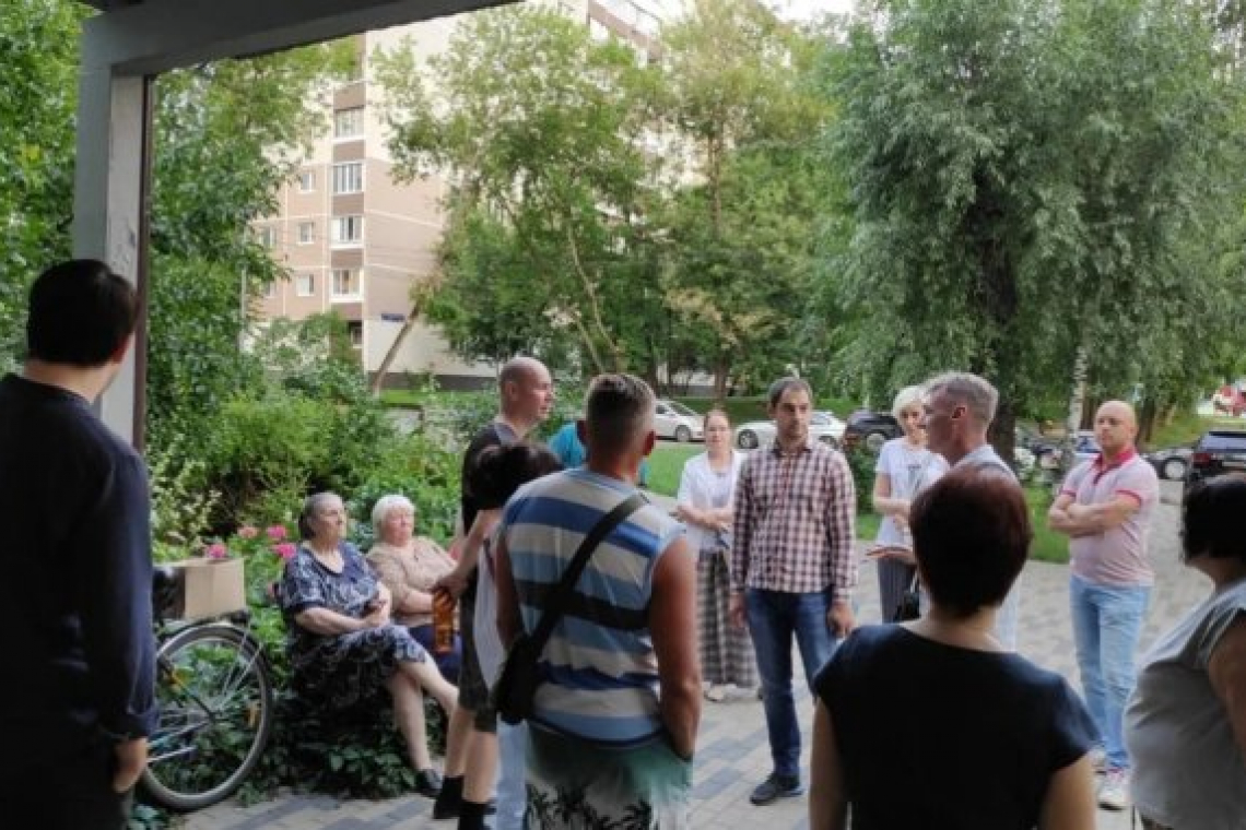 Ситуация в доме на Краснобогатырской улице вновь привлекла внимание депутатов