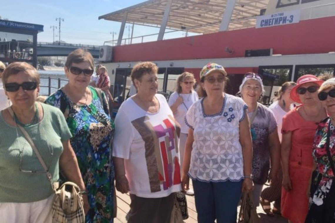 Пенсионеры Богородского посетили усадьбу Середниково