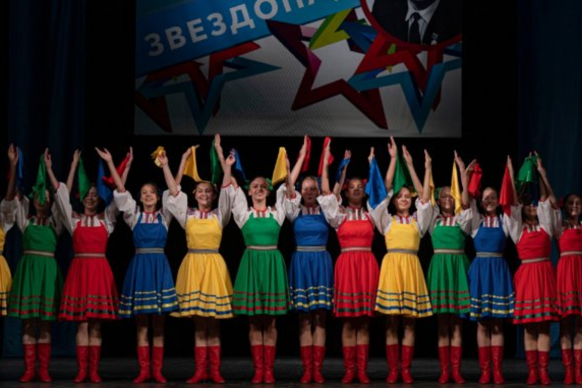 Валерия Кузнецова из школы 1797 приняла участие в «Танцевальном звездопаде»