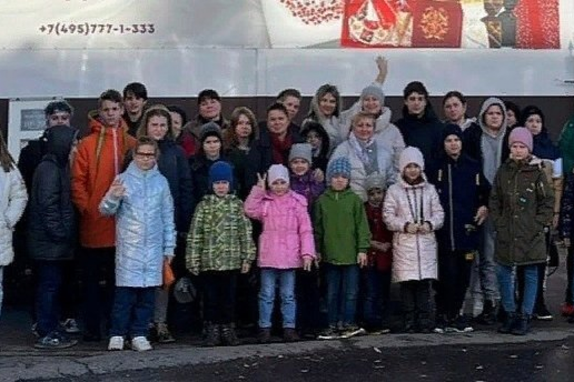 Шоколадные краски попробовали на вкус дети из Богородского