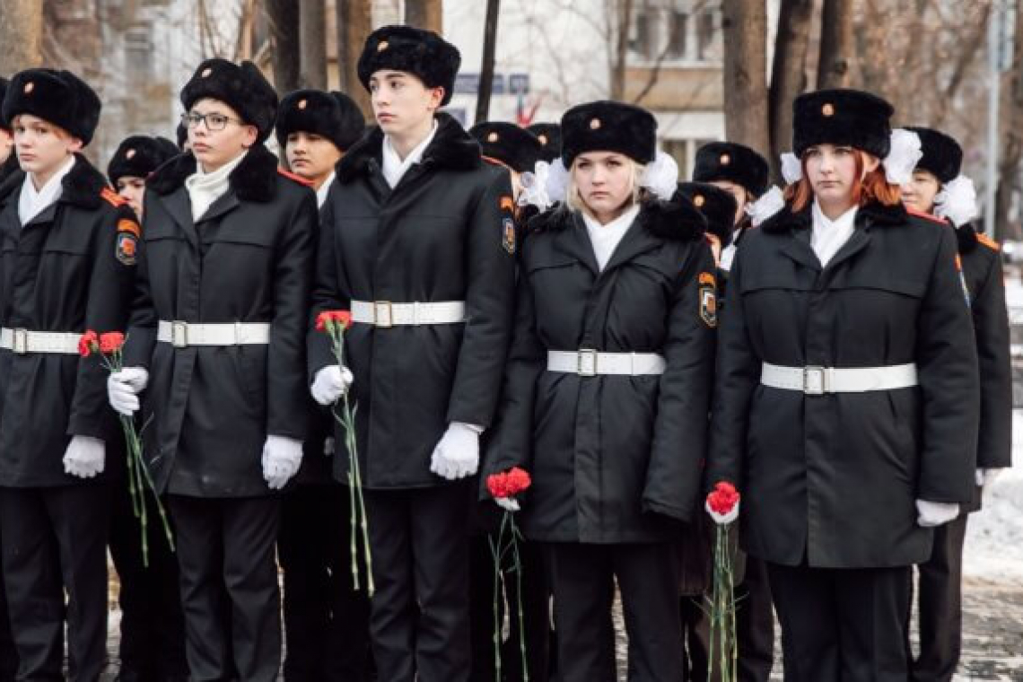 Патриотическая акция «Красные гвоздики» прошла в школе района Богородское