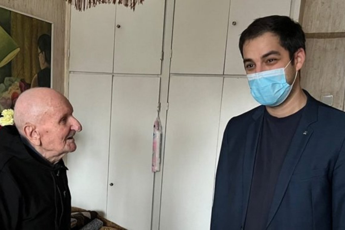 Праздничные продуктовые наборы вручили ветеранам в Богородском