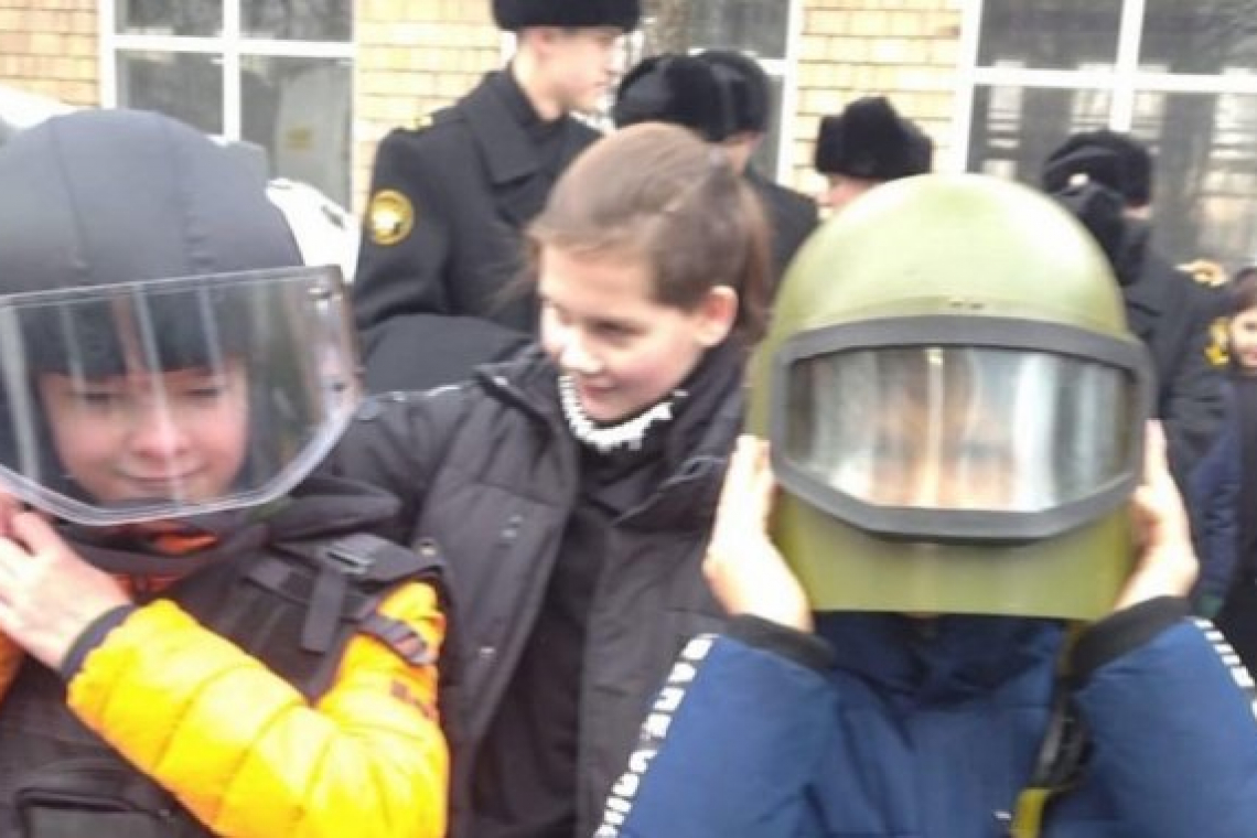 Мастер-класс по работе специальных служб провели для детей Богородского