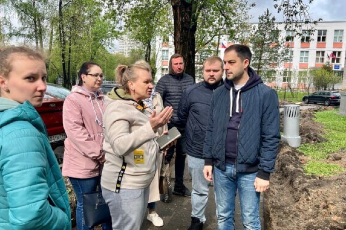 Работы у дома 48 на Погонном проезде проверили депутаты Богородского