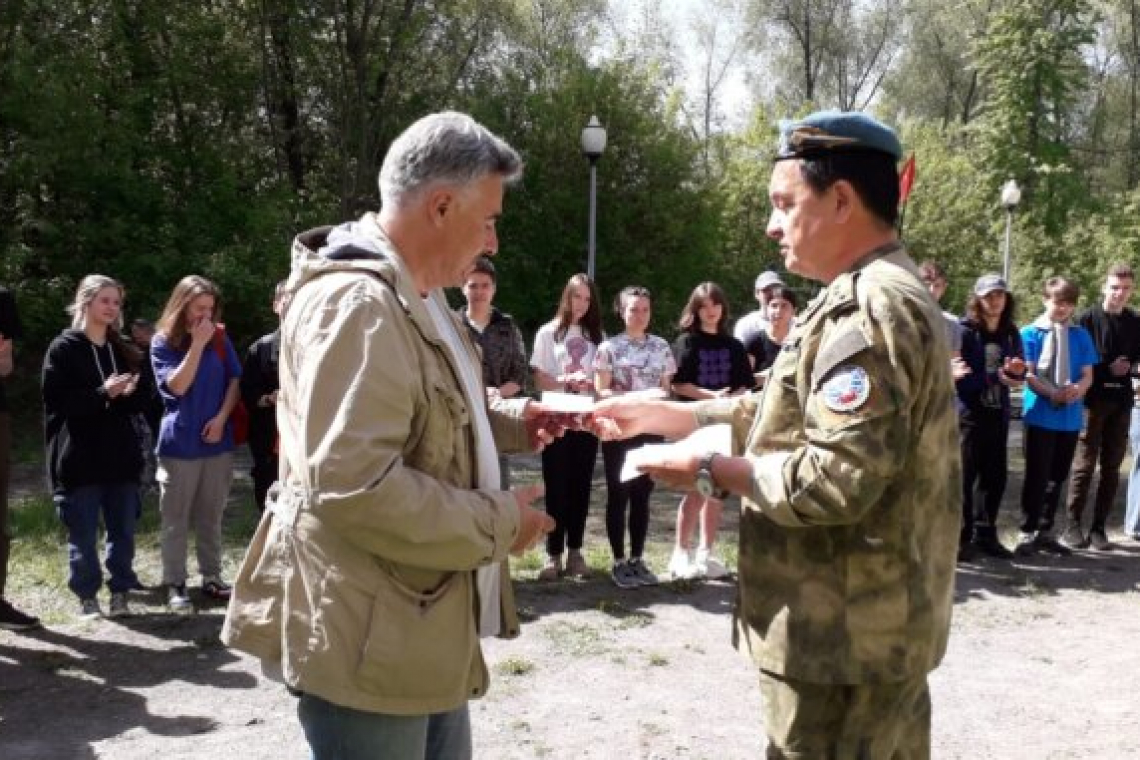 Знаком «За отличие в поисковом движении» награждён Константин Воловик