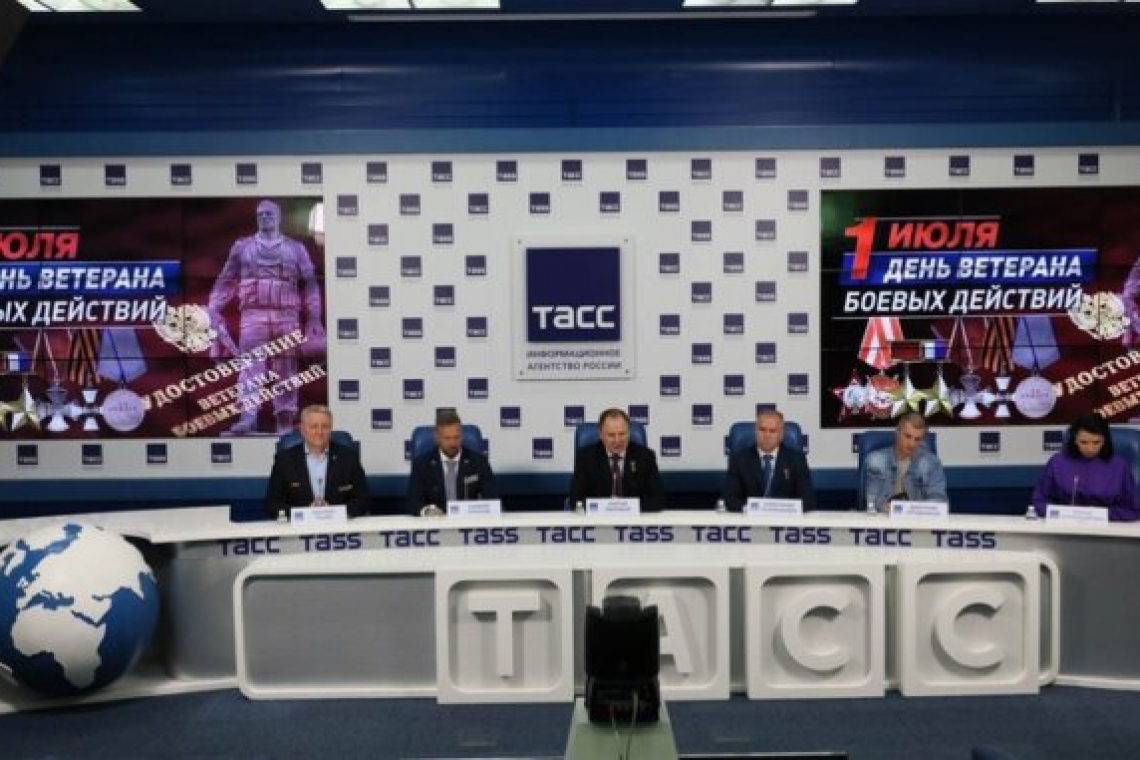 На конференции ТАСС о Дне ветеранов боевых действий выступил Андрей Пешков