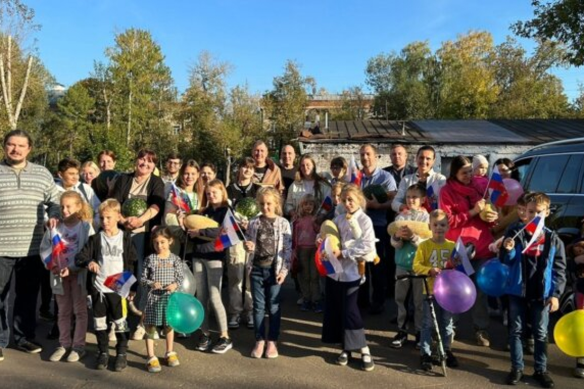Арбузы и дыни привезли многодетным семьям Богородского