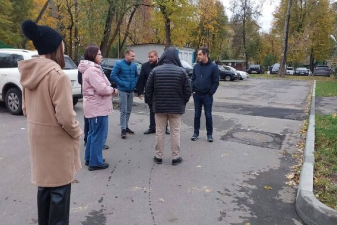 Замечания жителей по содержанию дворов на Бойцовой улице выслушали во время обхода