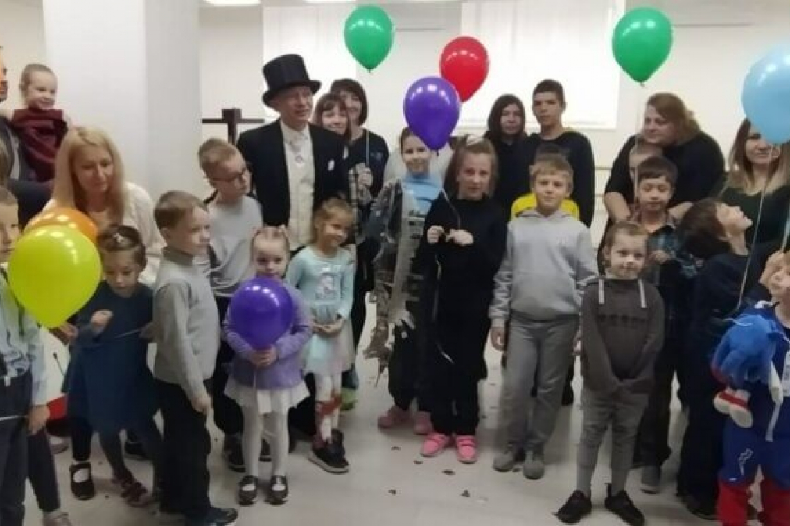 Фокусник покорил сердца богородской детворы