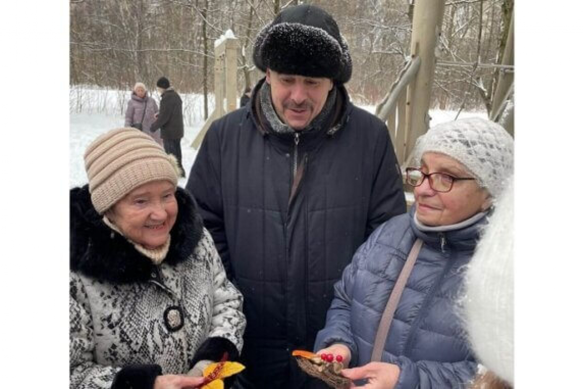 Новые кормушки для птиц разместили в «Лосином острове» жители Богородского