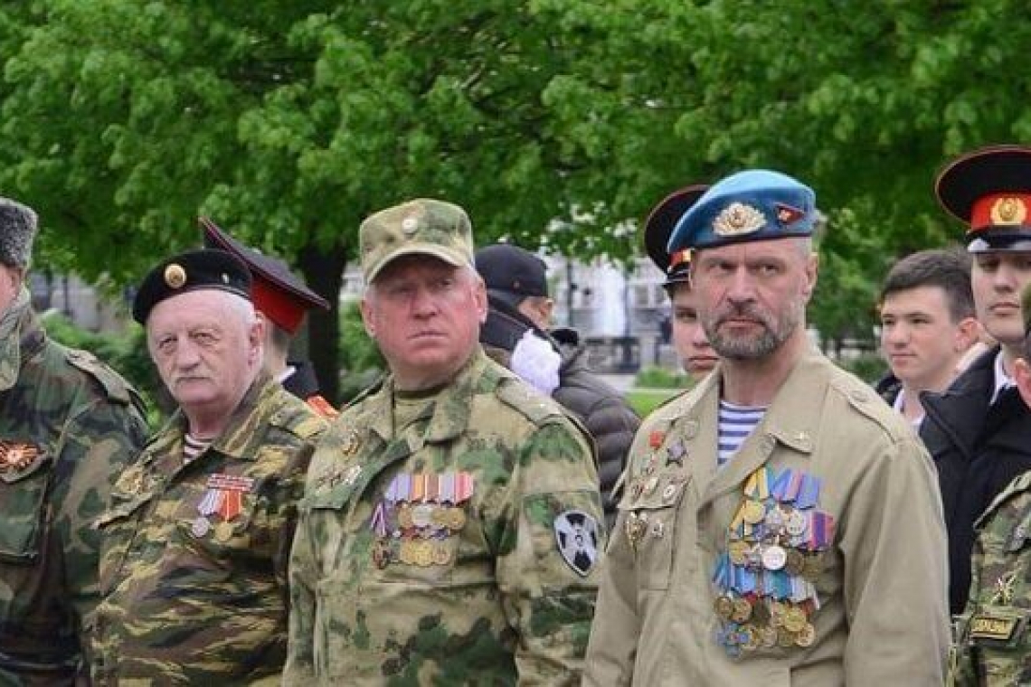 Представители ветеранских организаций возложили цветы к Могиле Неизвестного солдата