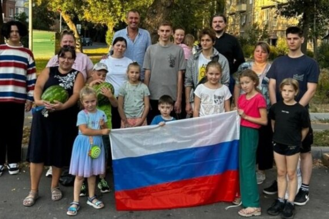 Сладкими арбузами угостили многодетных из Богородского
