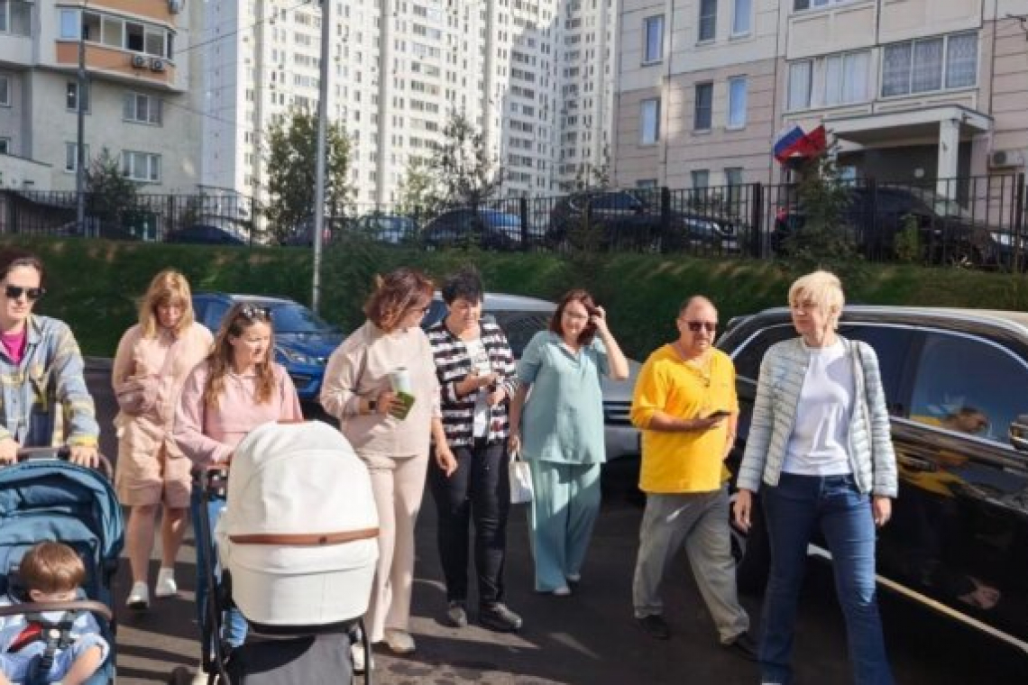 Двор дома 7 по улице Краснобогатырская осмотрели богородские депутаты