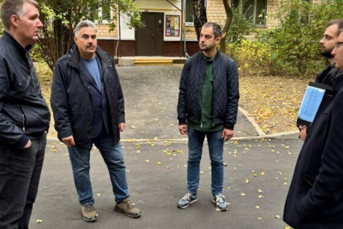 Выполнение работ в домах проверил Константин Воловик