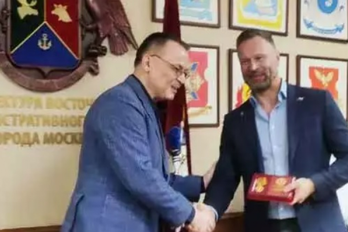 Медаль Московского городского совета ветеранов вручили Андрею Пешкову