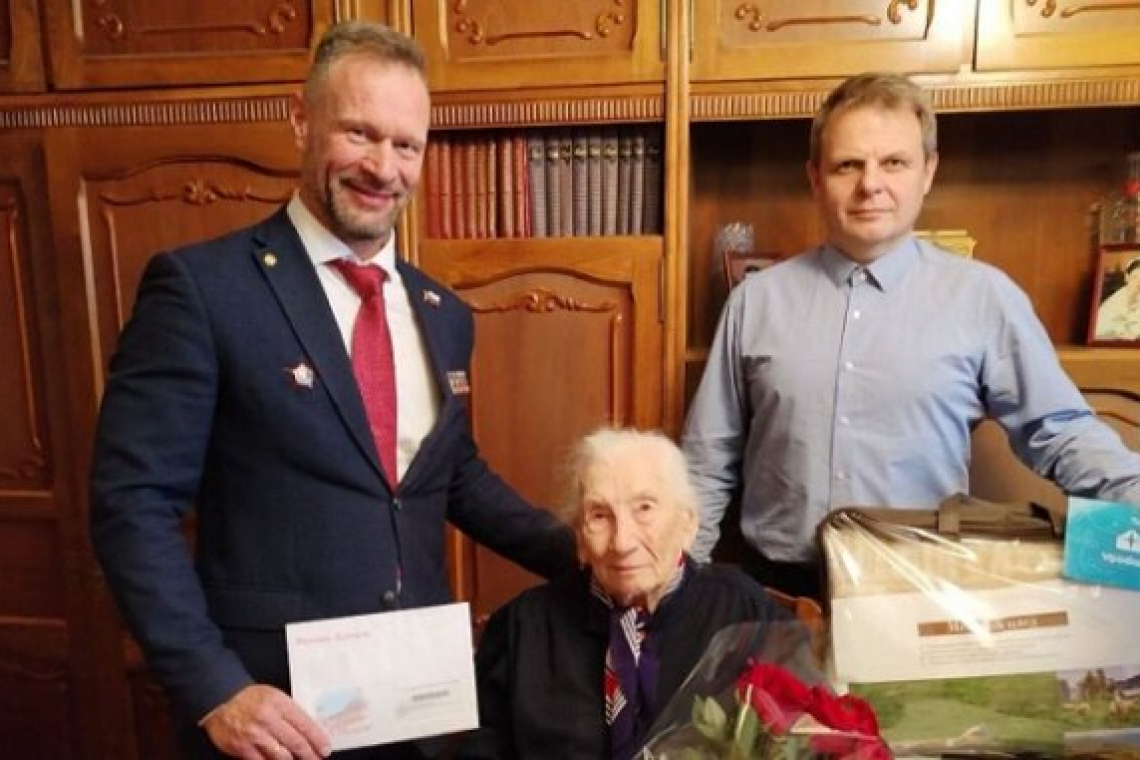 Труженицу тыла Анну Григорьевну Машкову поздравили со 100-летием