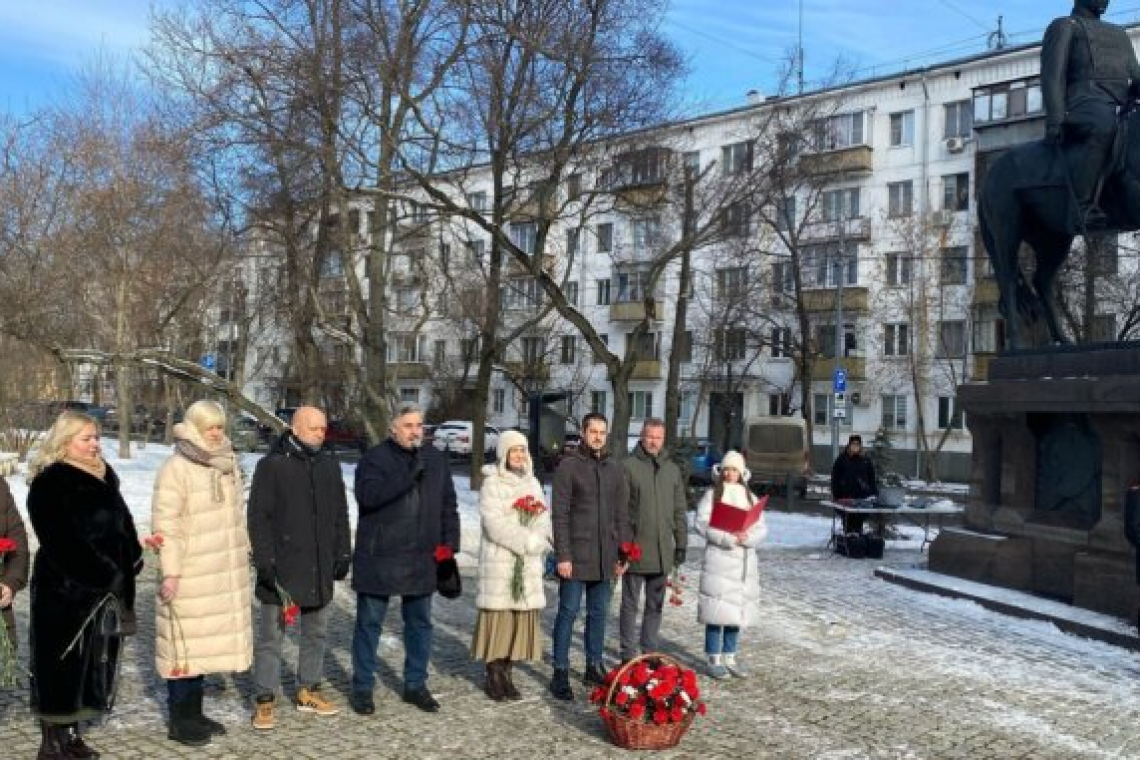 К памятнику маршалу Рокоссовскому в Богородском возложили цветы