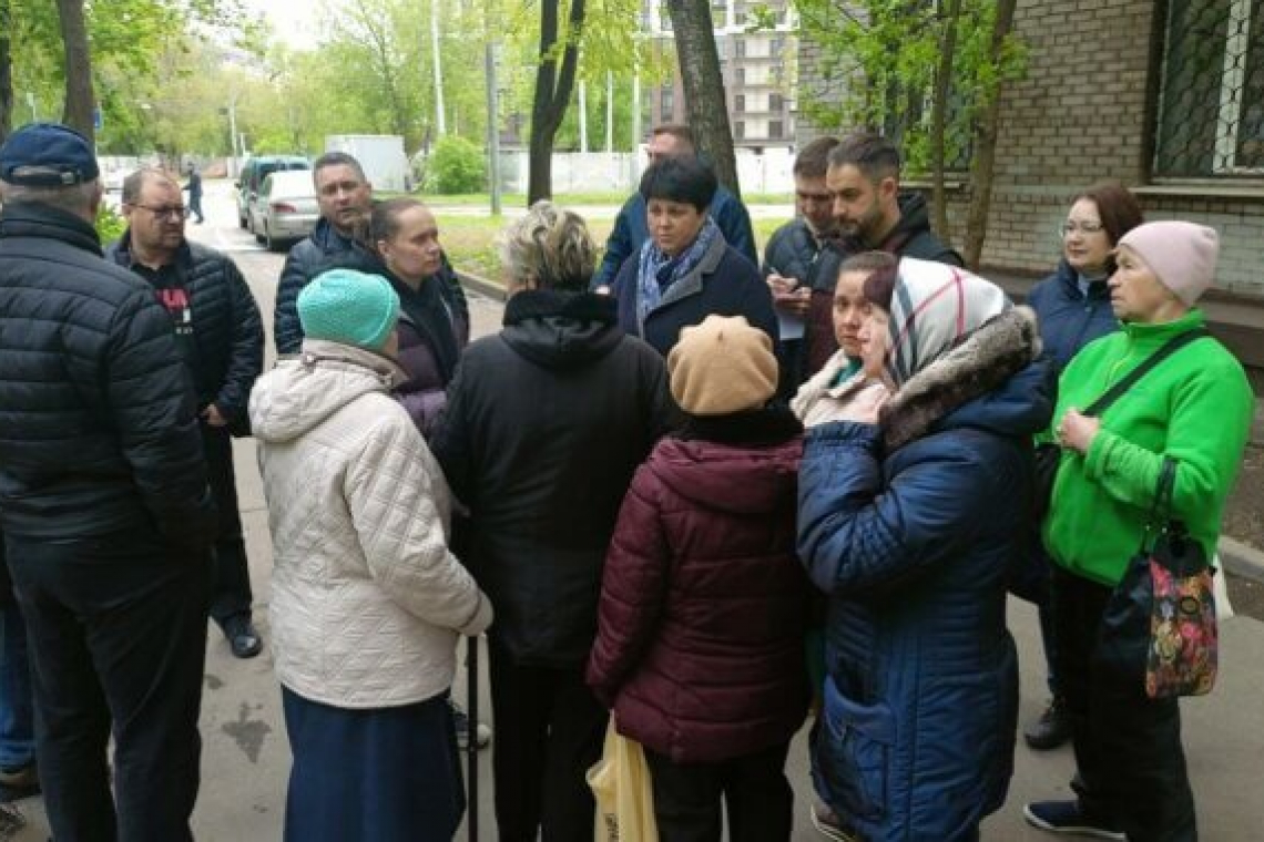 Дворовую территорию дома 1 на Погонном проезде проверили во время обхода