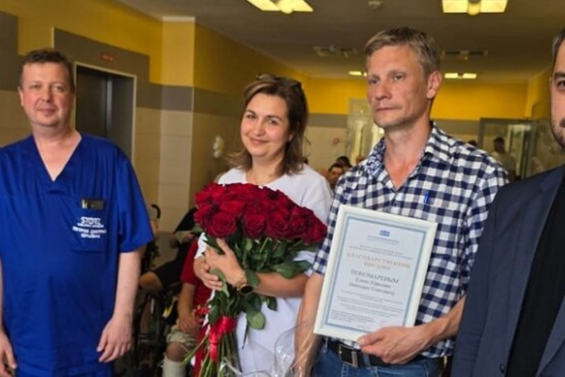 Семьи двух медработников госпиталя Вишневского поблагодарила депутат ГД