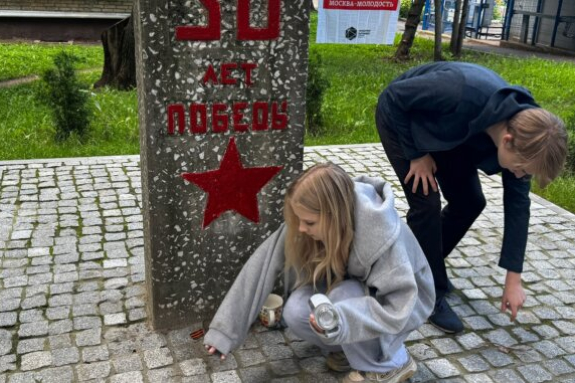 Субботник у стелы «30 лет Победы» провела молодёжь Богородского